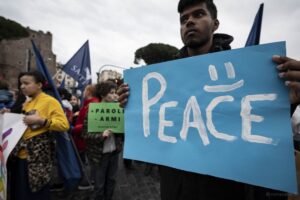 fiaccolata per la pace, campidoglio - colosseo, 25 febbraio 2023