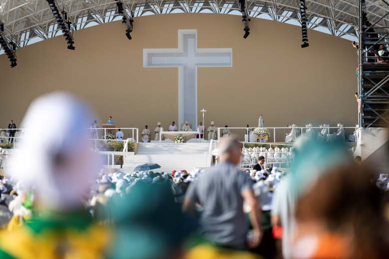 Un segno luminoso di pace alla festa per Papa Giovanni