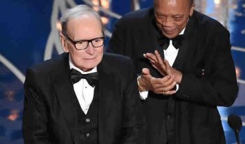 Ennio Morricone riceve il premio oscar nel 2016 per la colonna sonora di "The Hateful Eight"