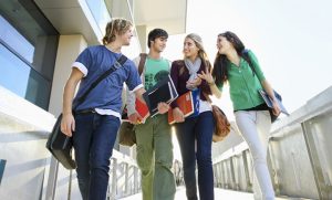 studenti università giovani ragazzi ragazze